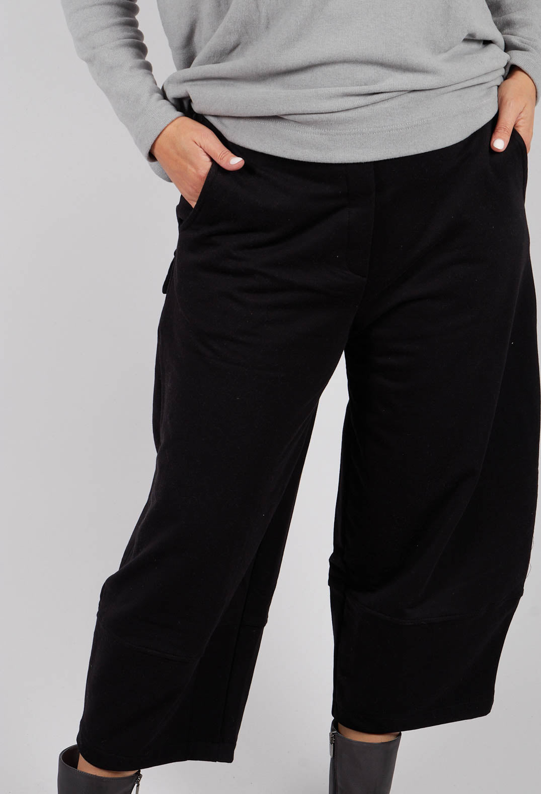 Mira F Trousers in Nero