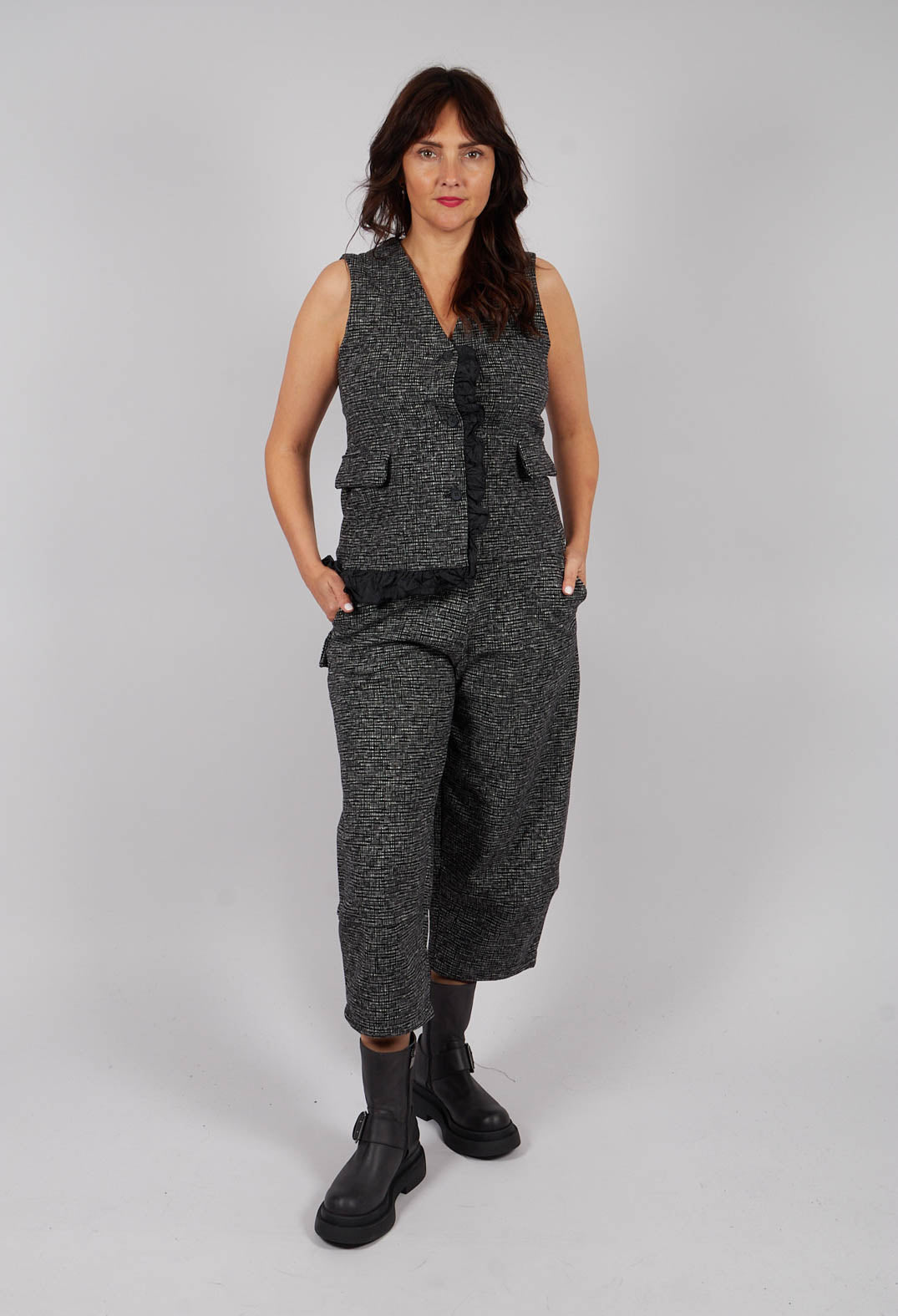 Mira J Trousers in Nero