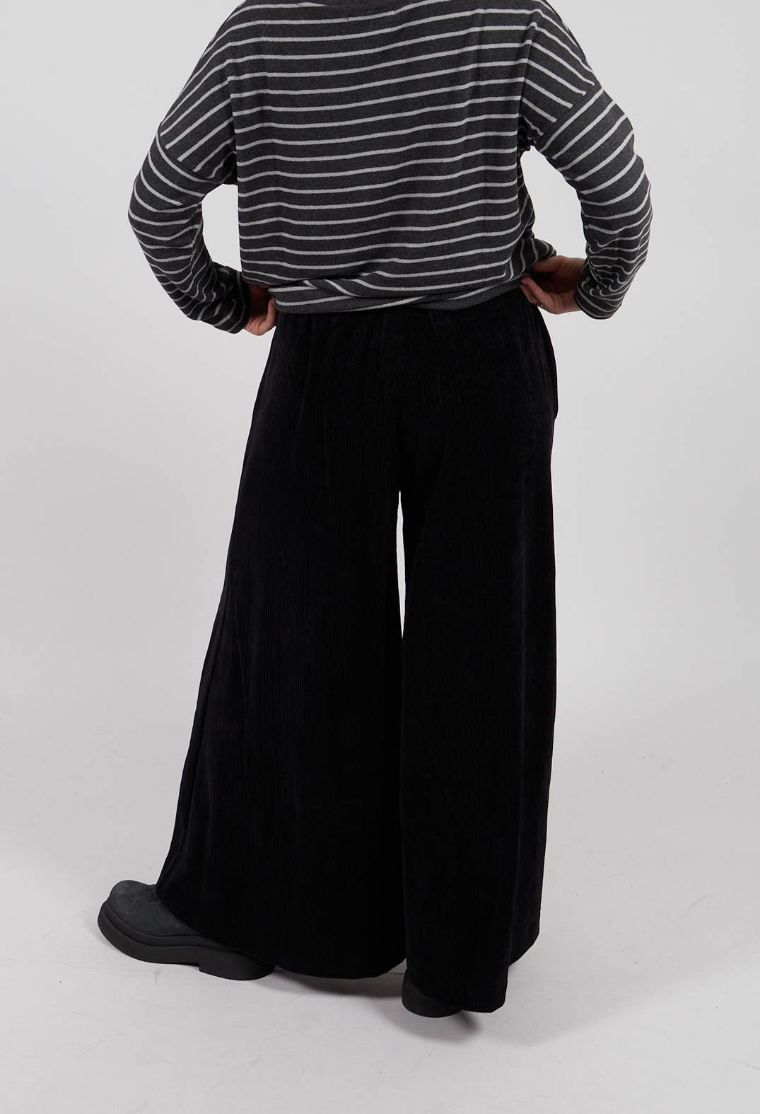 Nucci Trousers in Nero