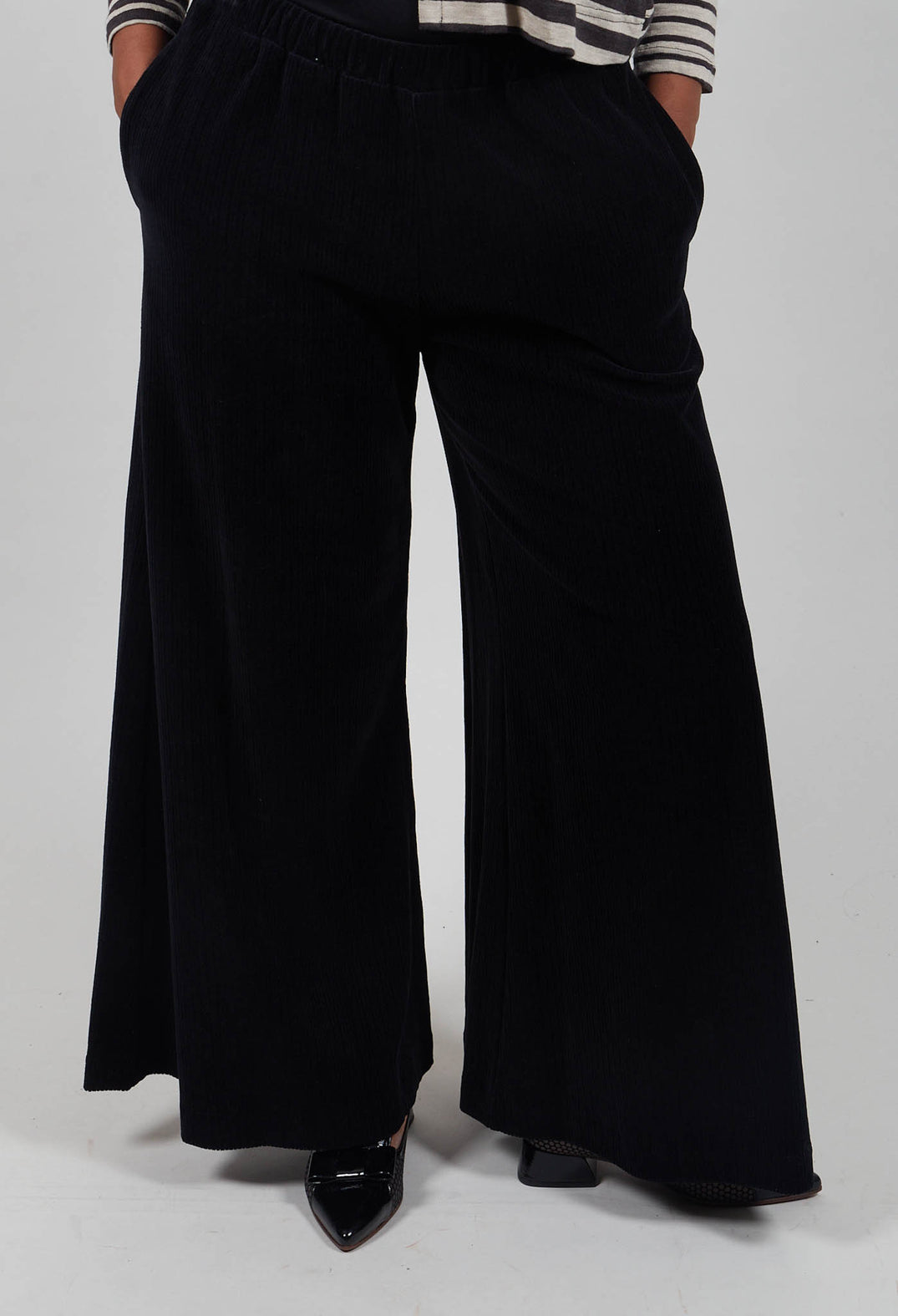 Nucci Trousers in Nero