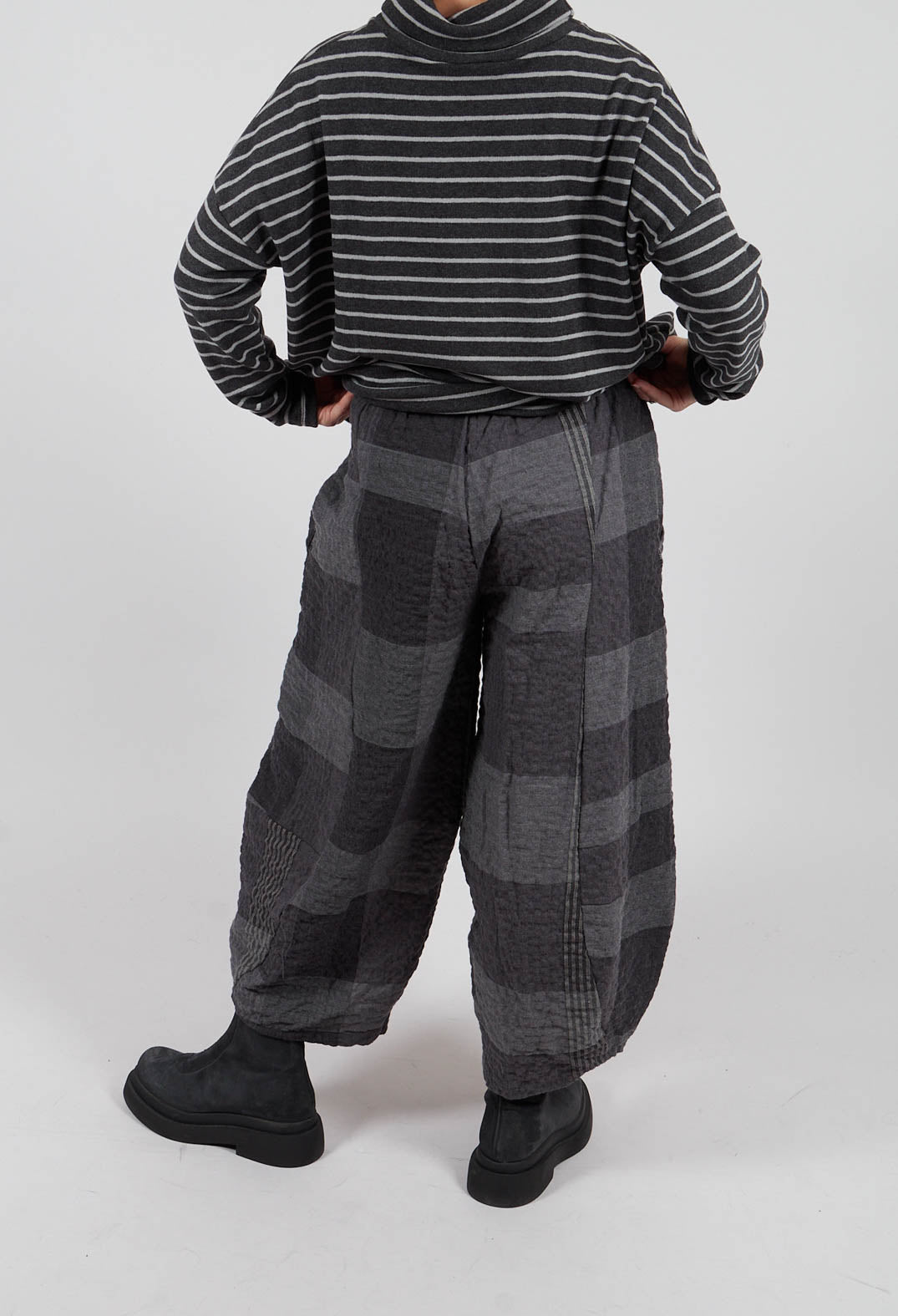 Pace S Tsant Check Trousers in Antracite