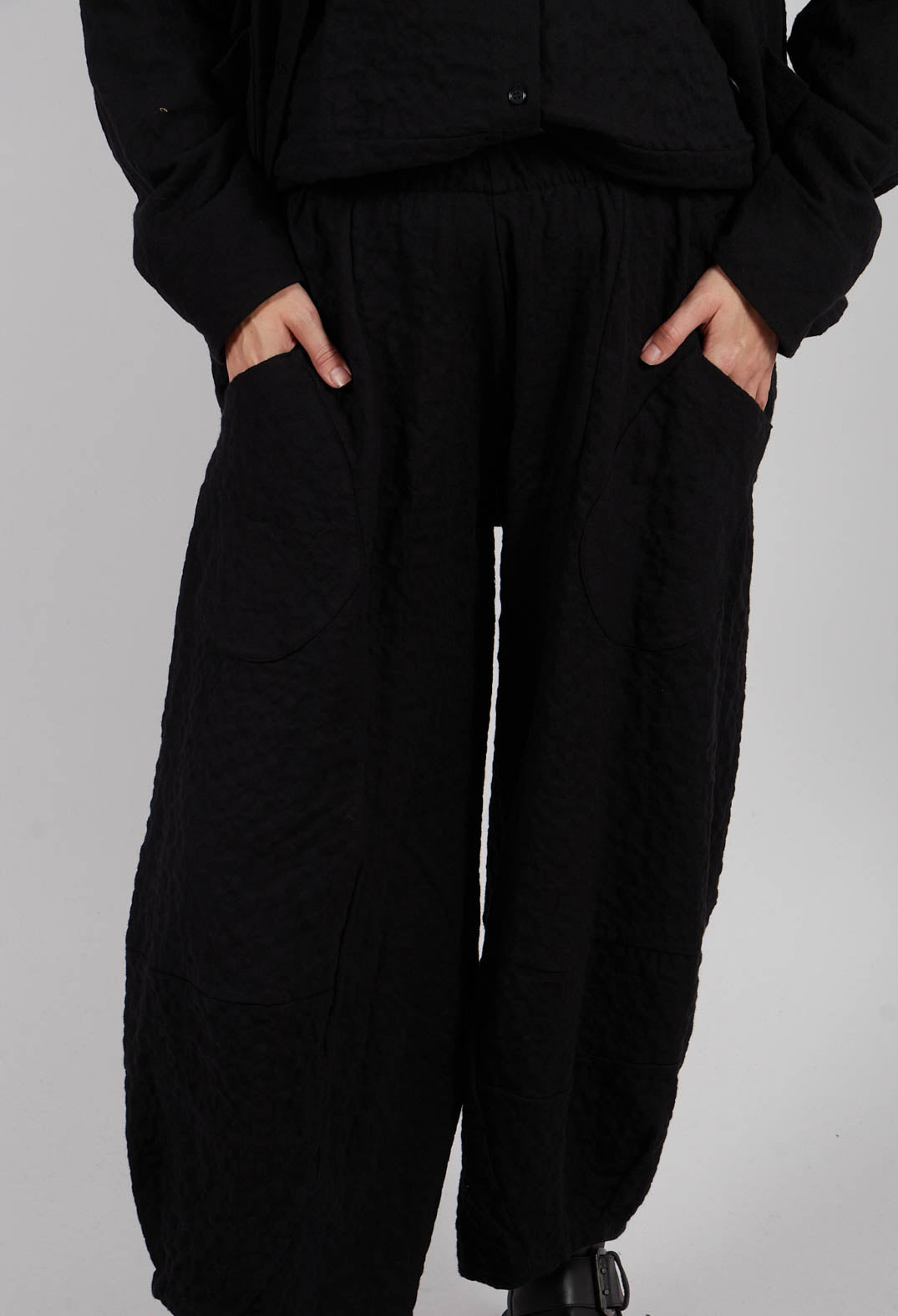 Pace SU Plain Trousers in Nero