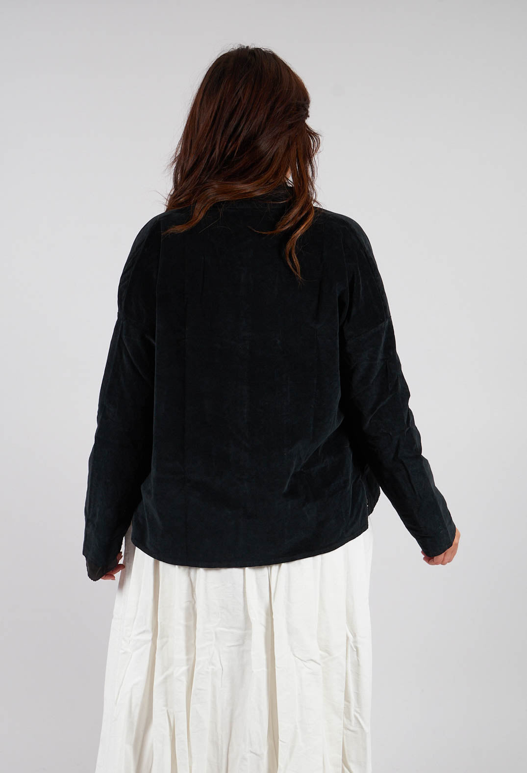 Short Collar Shirt V in Black