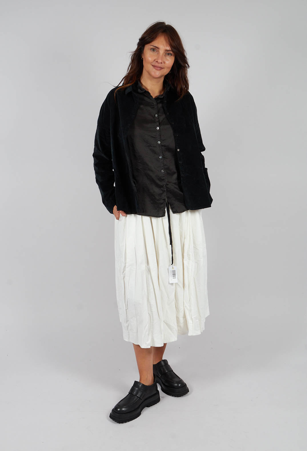 Short Collar Shirt V in Black