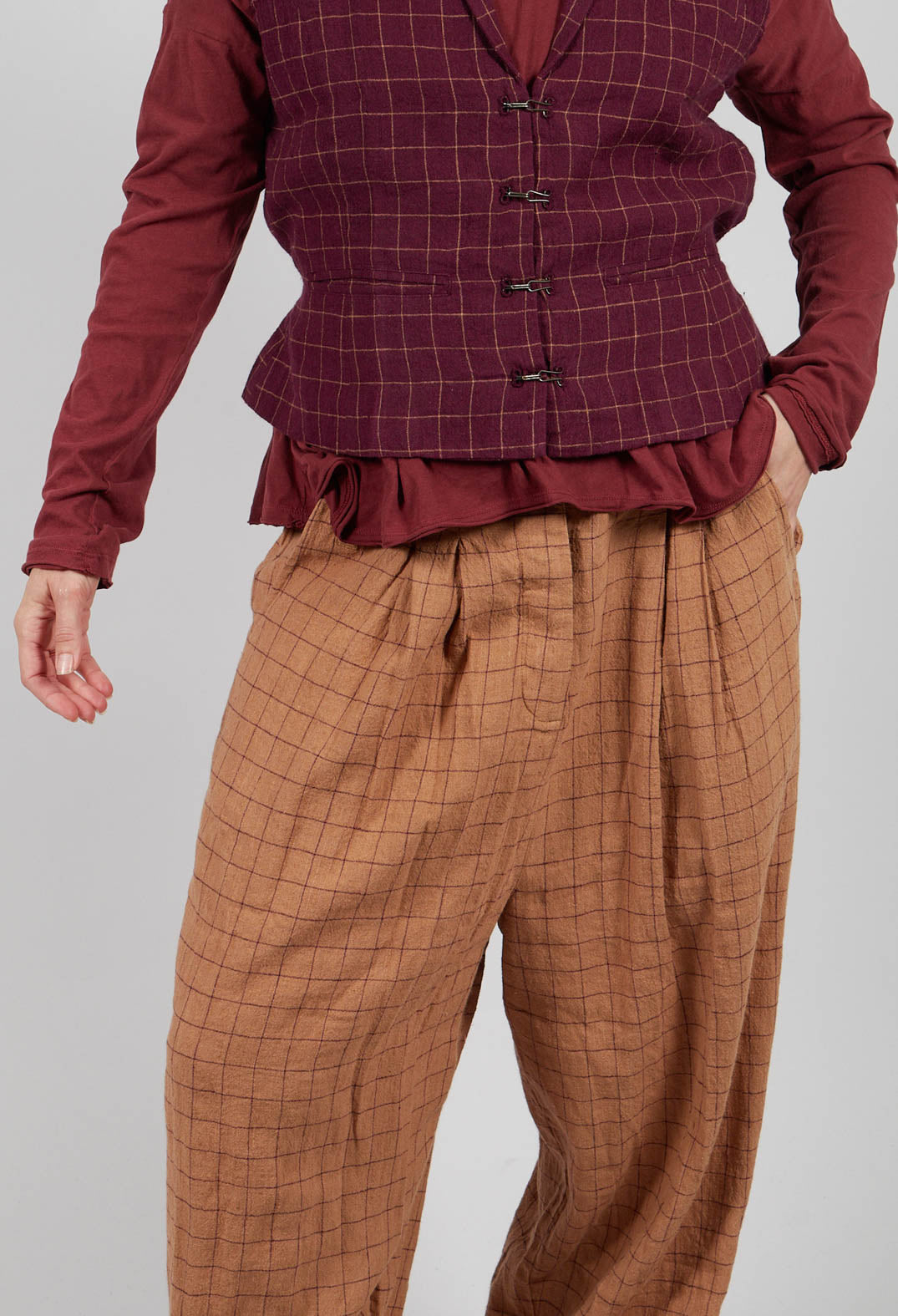 Botvi Linen Check Trousers in Cinnamon