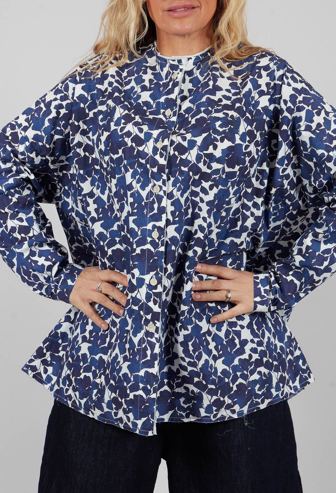 Collarless Shirt in Hedge Print