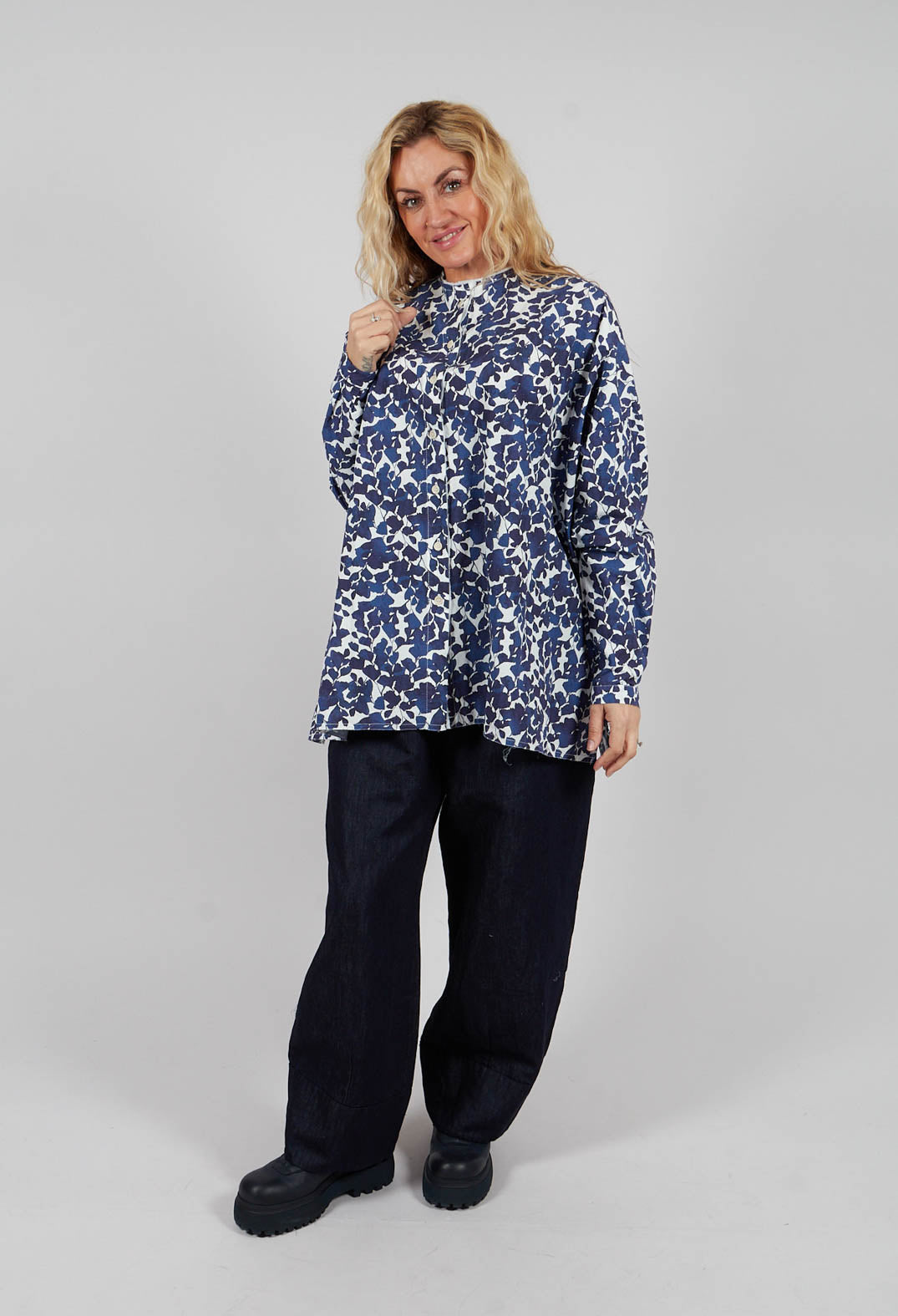 Collarless Shirt in Hedge Print