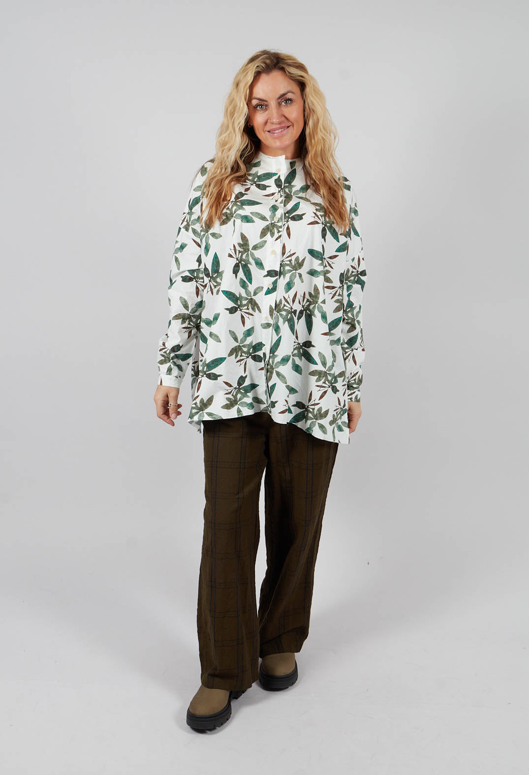 Collarless Shirt in Willow Leaf Print