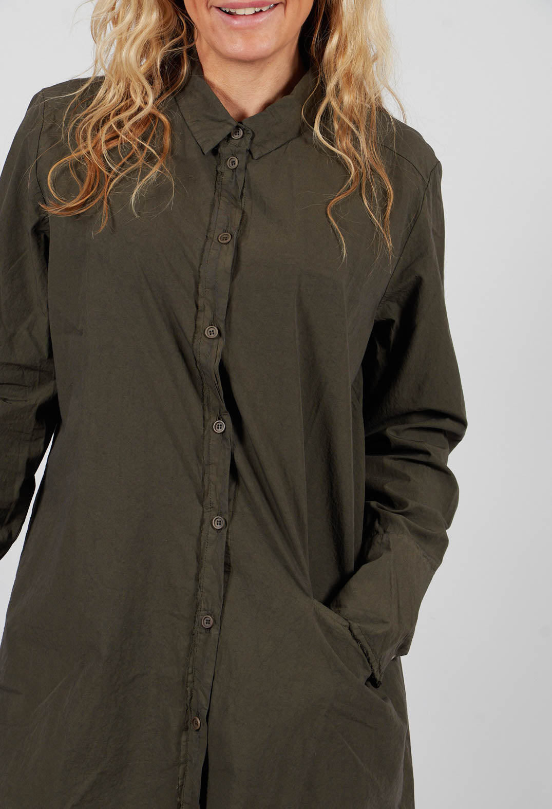 Longline Button Up Shirt in Foresta