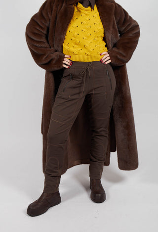 Entrust Trousers in Brown