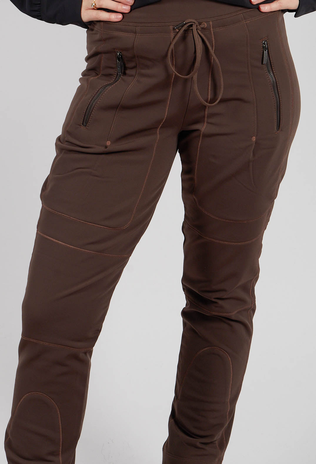 Entrust Trousers in Brown