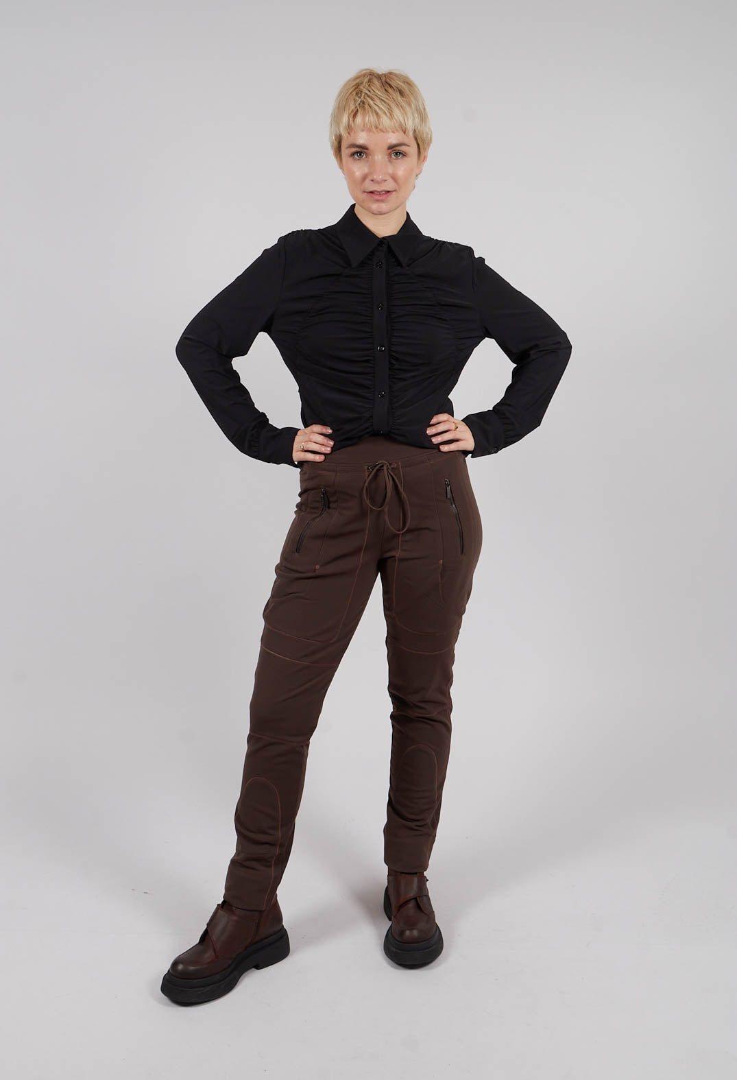 Entrust Trousers in Brown