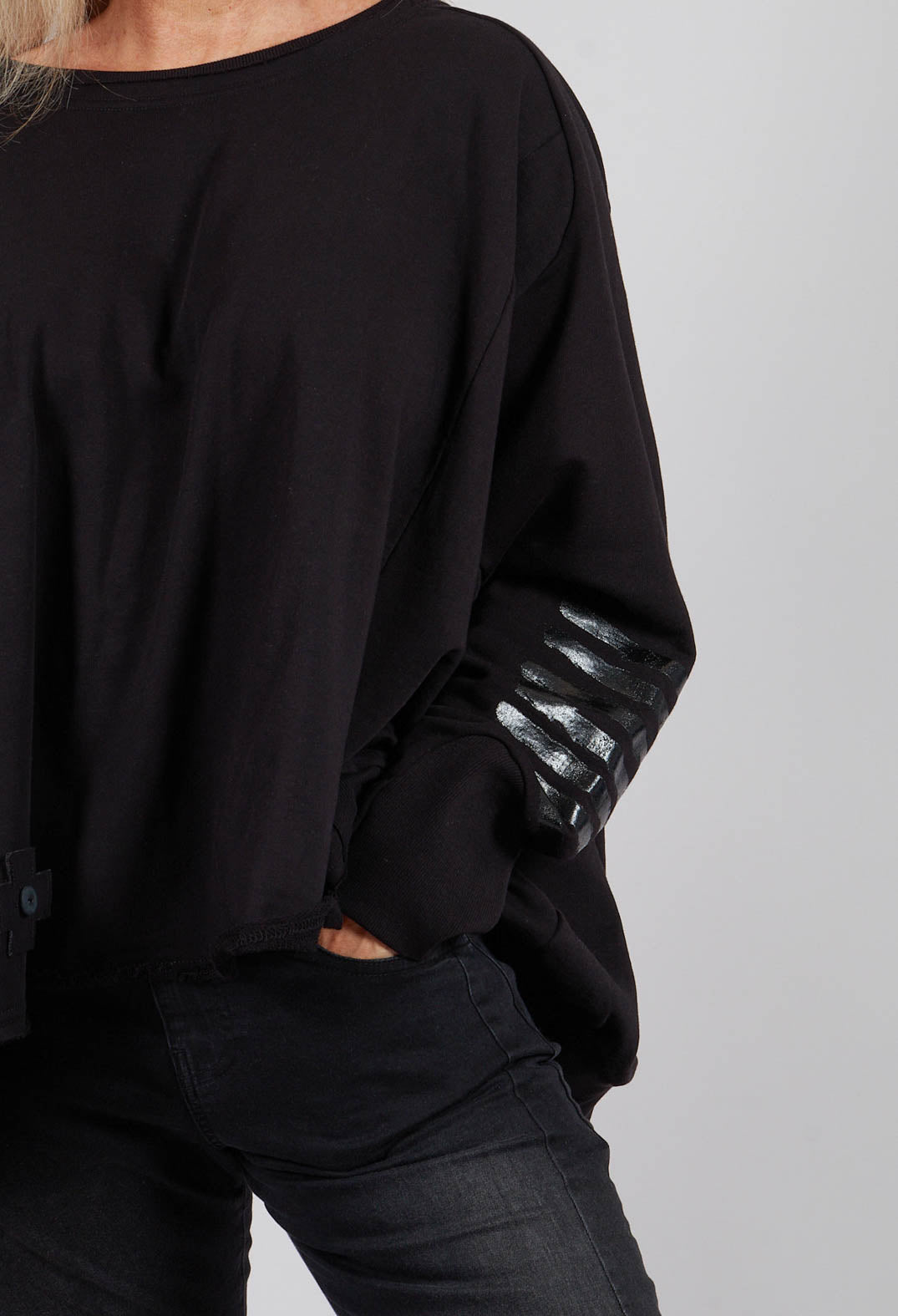 Wide Short Sweater II in Black Print