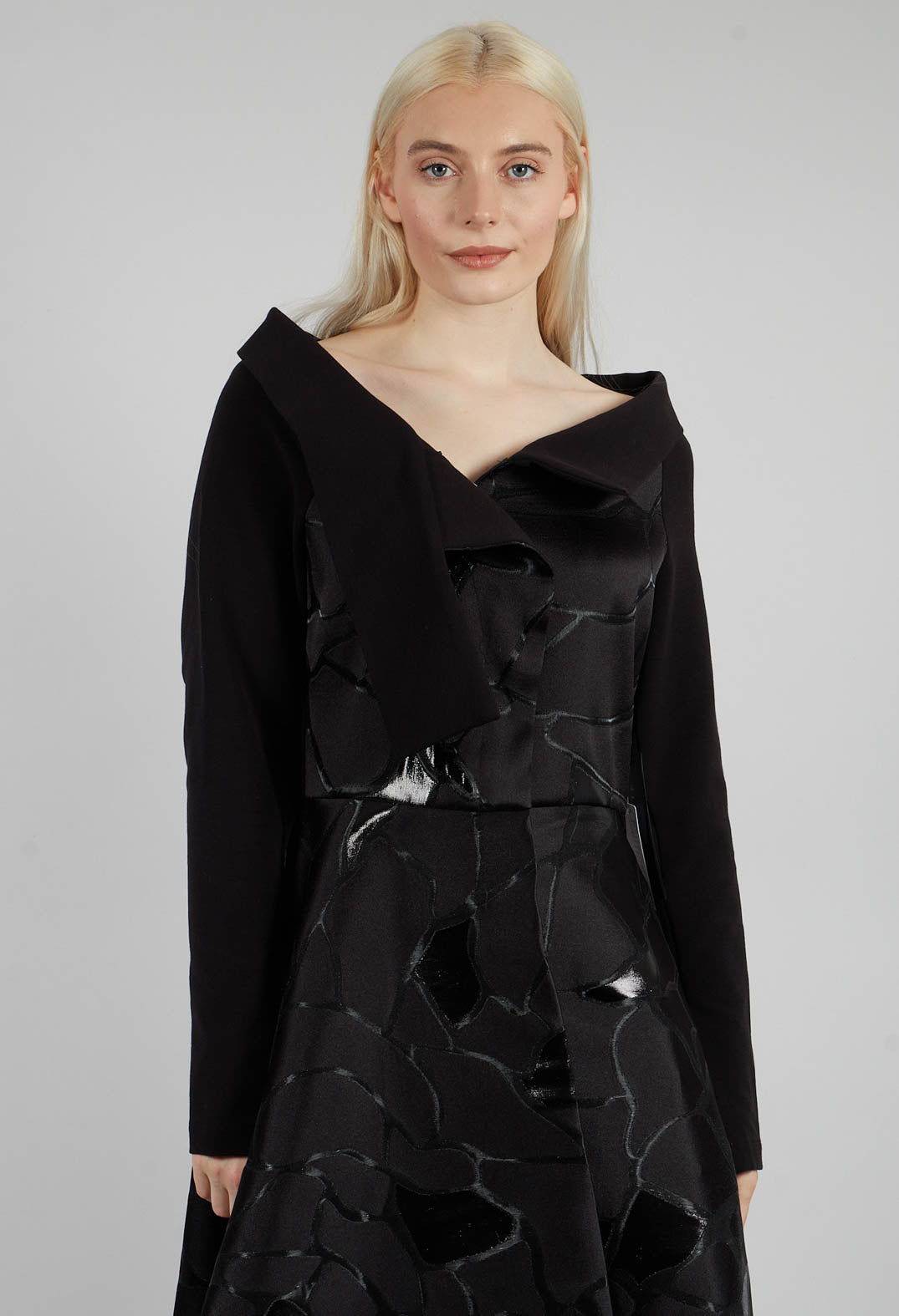 Hops Dress Coat in Black