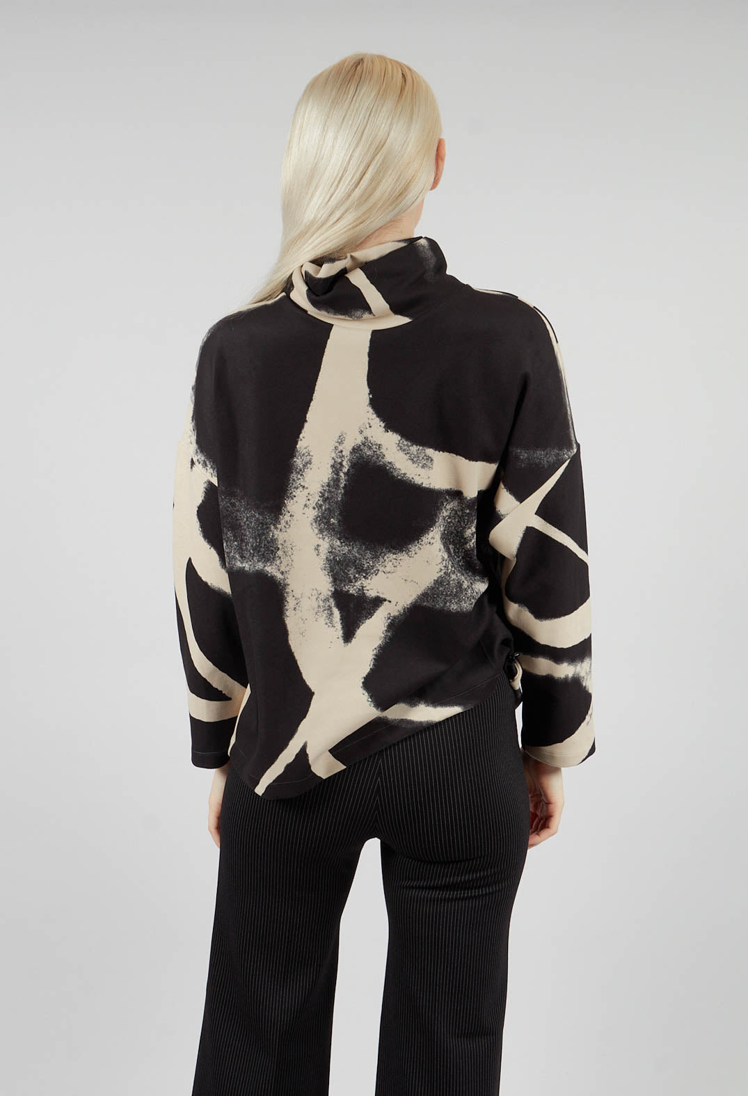Leto Top in Black and Beige