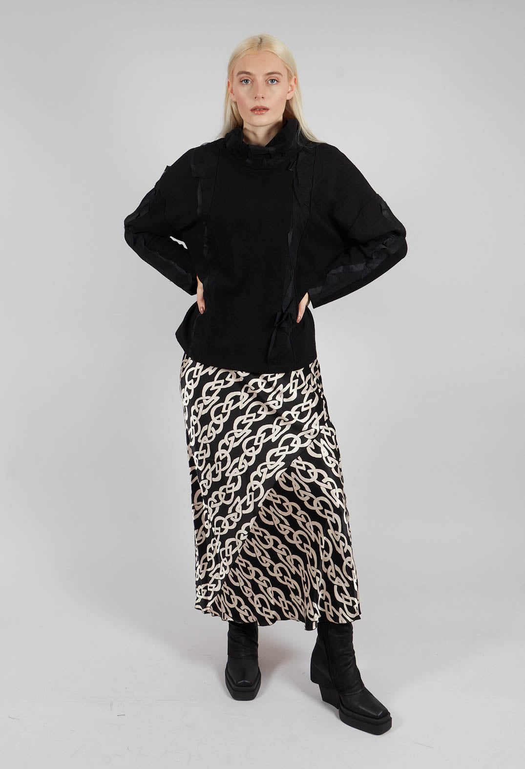 Ziri Top in Black