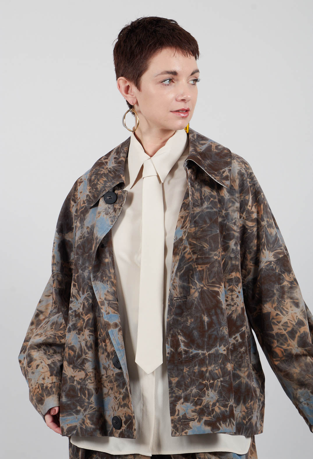 Deep Collared Jacket in Navy Print