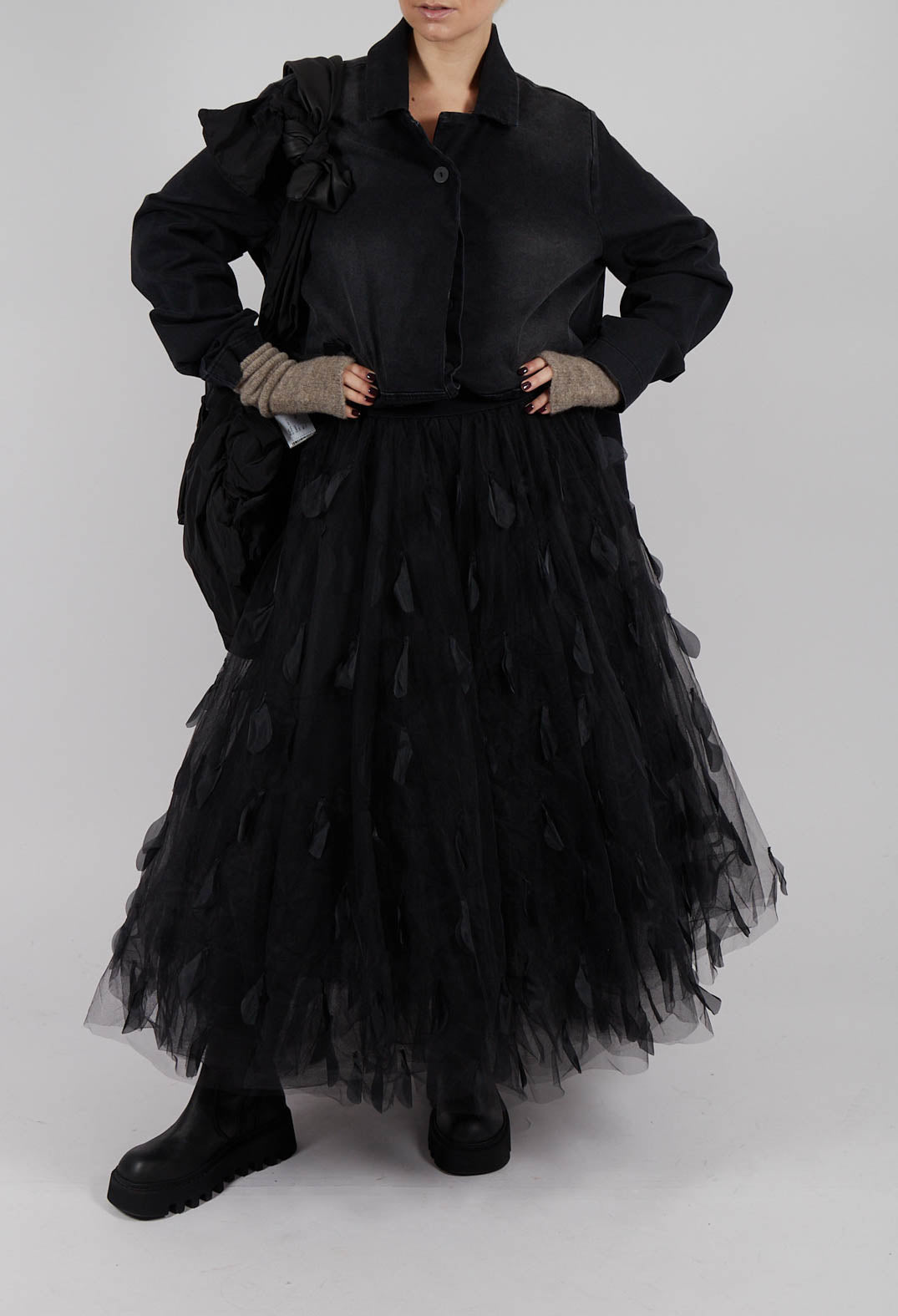 Feathers In The Sky Skirt in Black