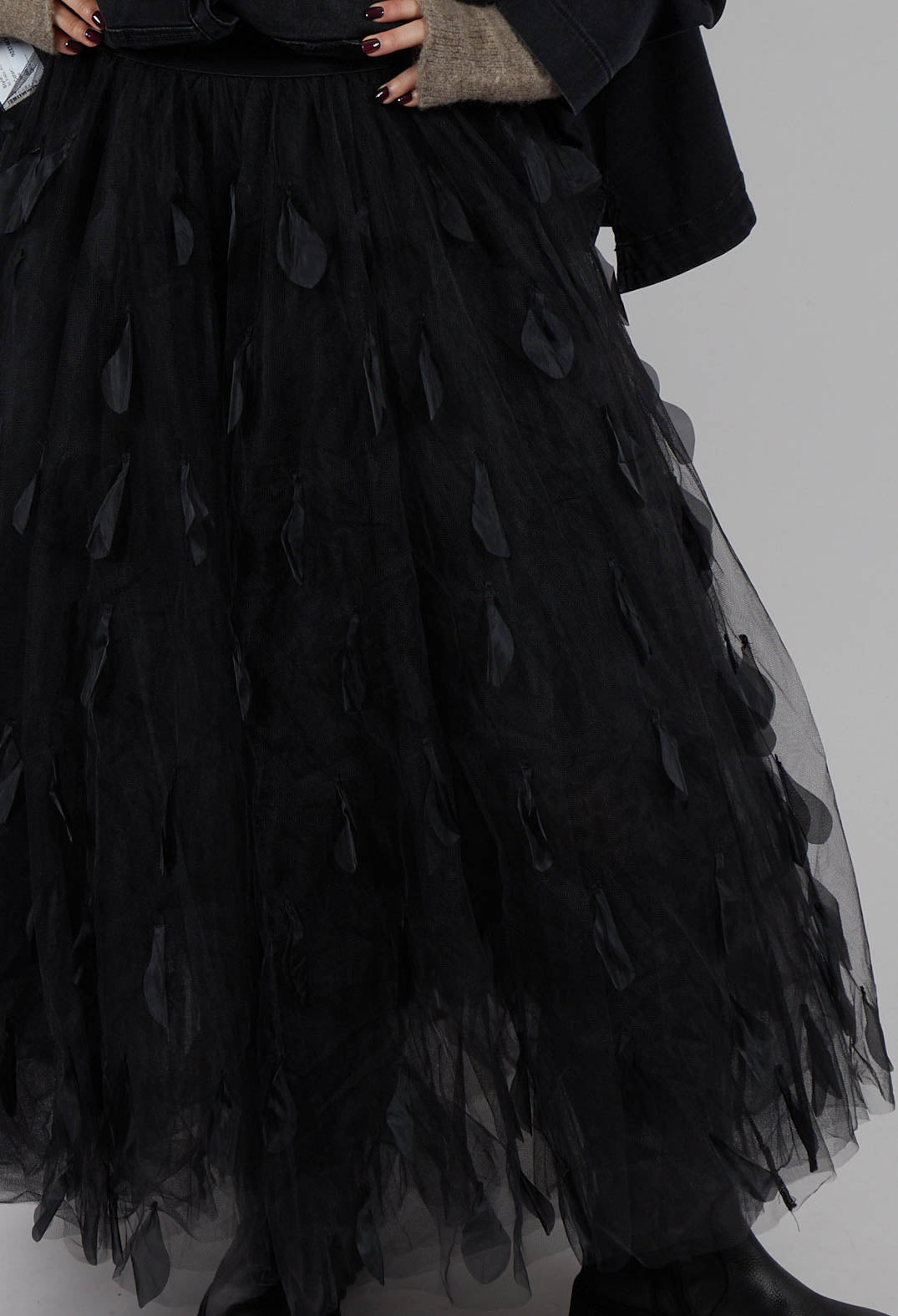 Feathers In The Sky Skirt in Black