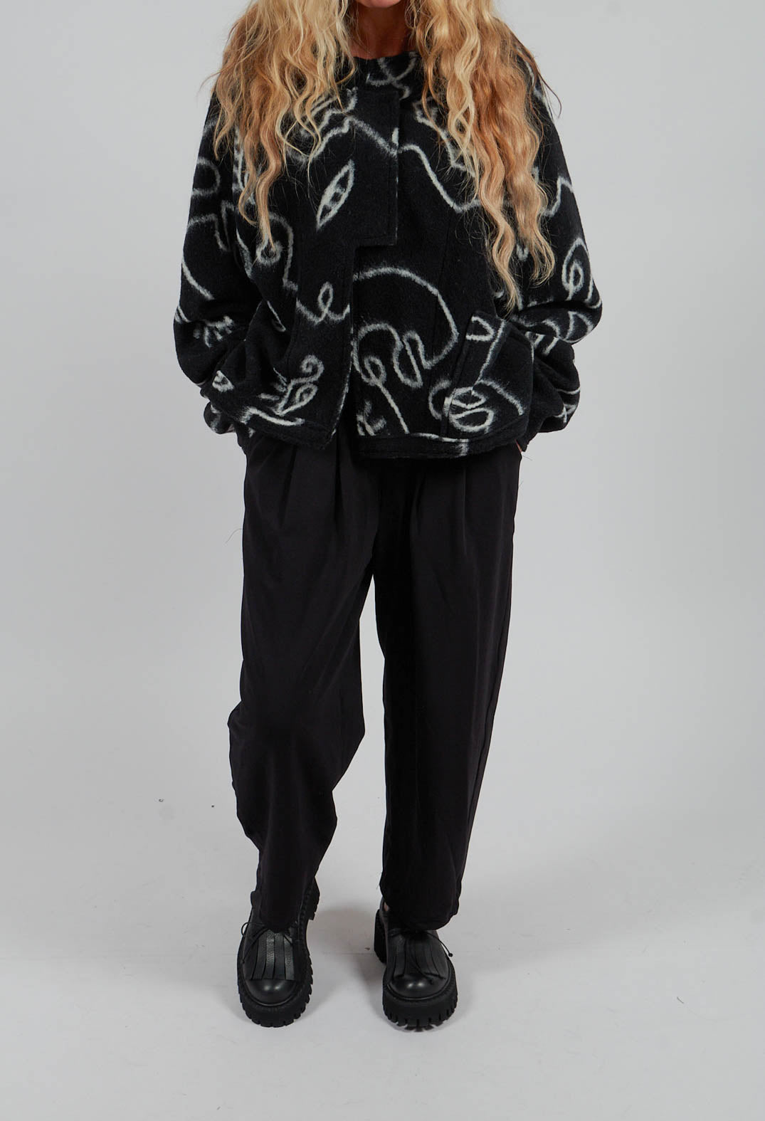 Pleated Front Wide Legged Trouser in Black