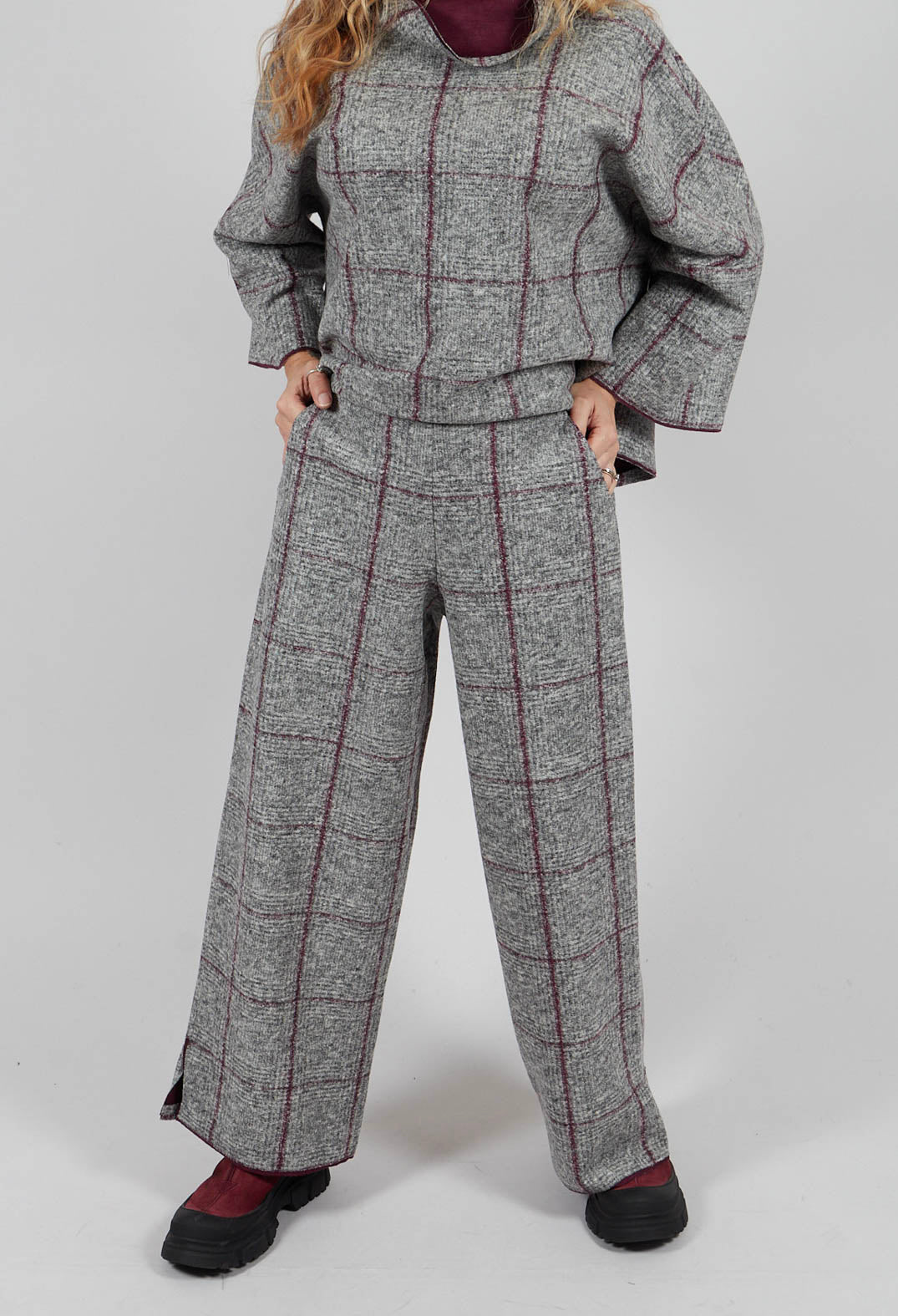 Ido Trousers in Graphite and Garnet