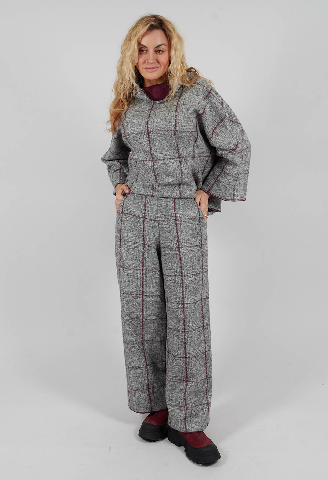 Ido Trousers in Graphite and Garnet