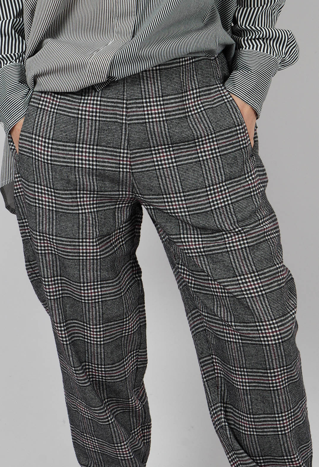 Geisha Long Trousers in Black and Garnet