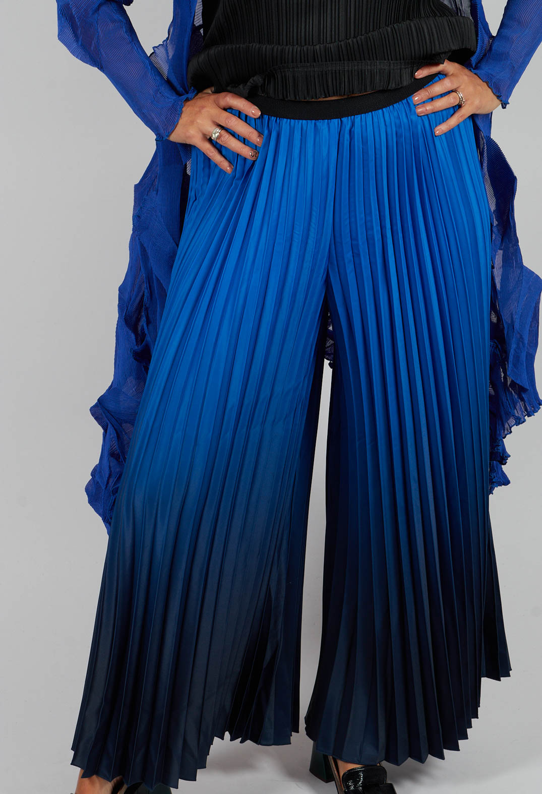 Boxy Trousers in Black and Royal