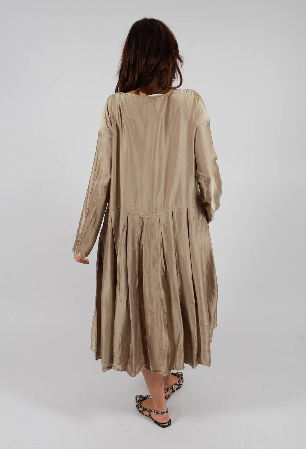 Pleated Boatneck Dress SC in Marron Glace