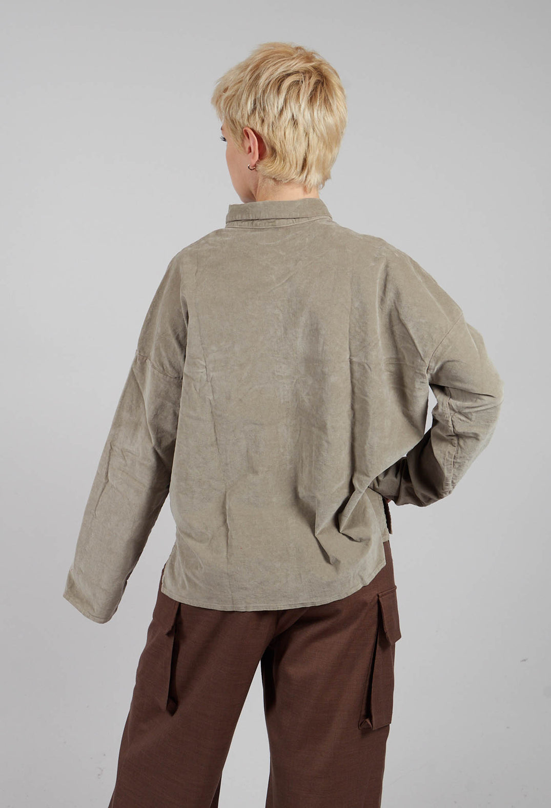 Short Collar Shirt V in Marron Glace