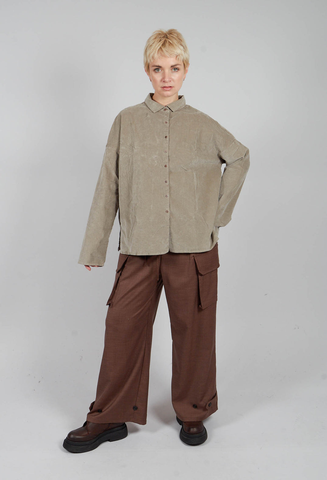 Short Collar Shirt V in Marron Glace