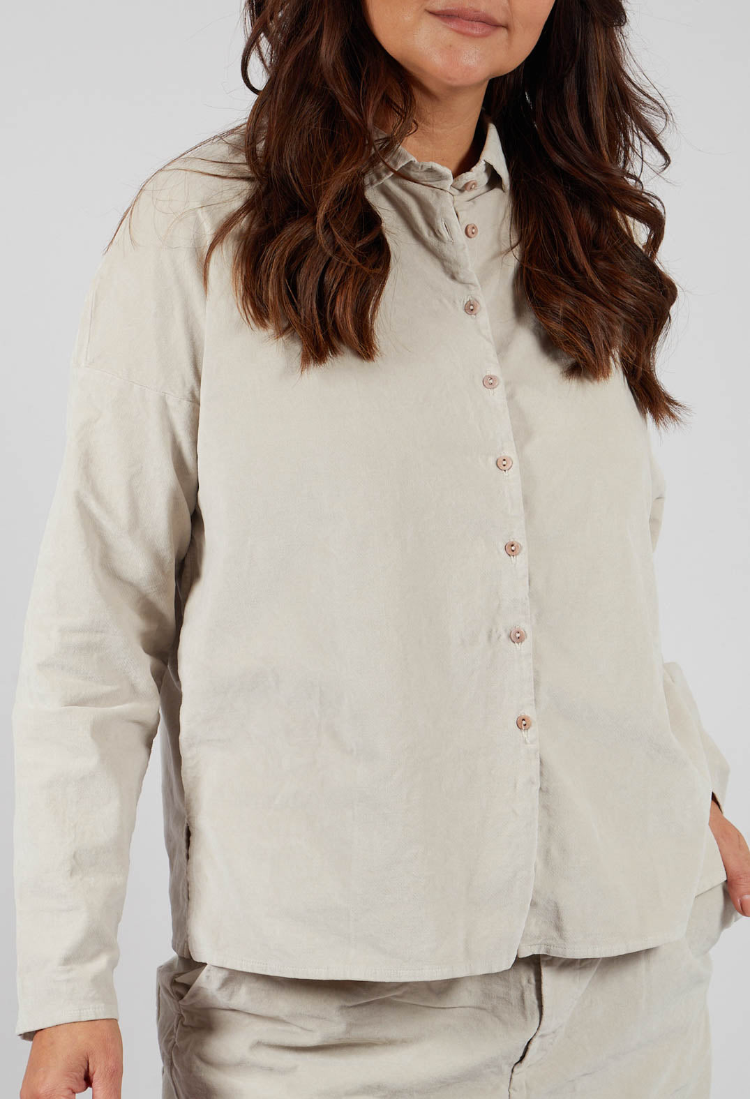 Short Collar Shirt V in Oatmeal