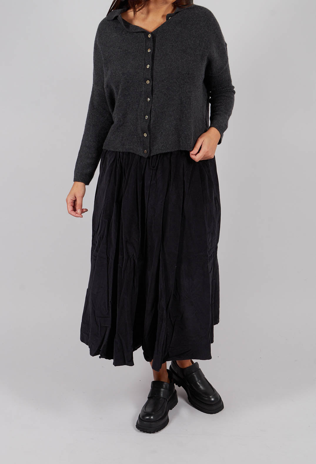 Pleated Long Skirt C in Black
