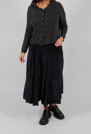 Pleated Long Skirt C in Black