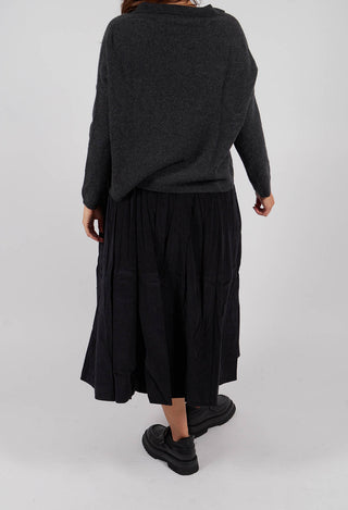 Pleated Long Skirt C in Black