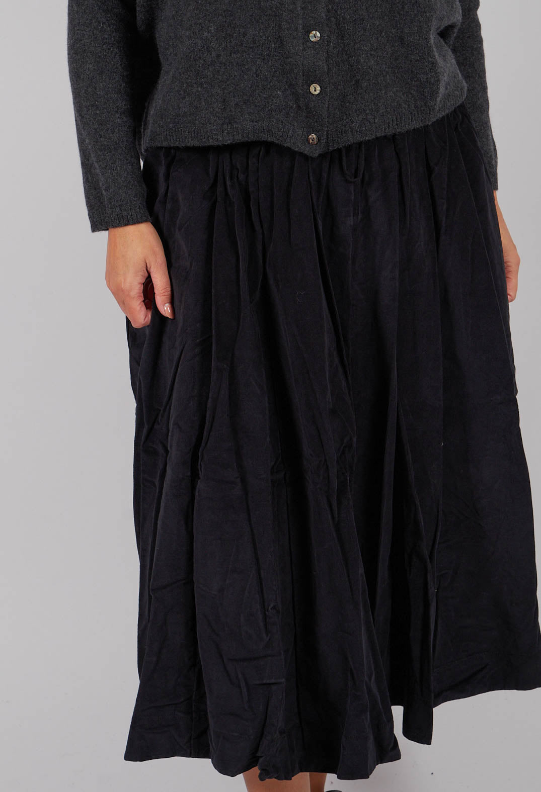 Pleated Long Skirt C in Black