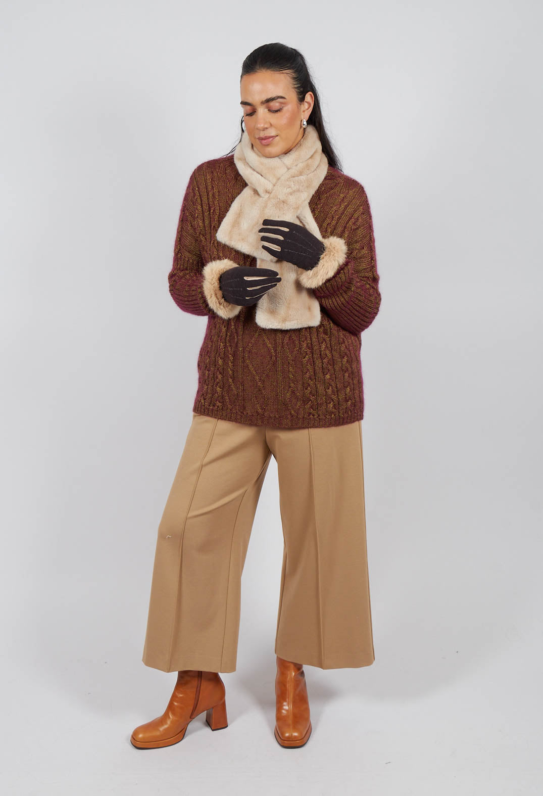 Gloves with Fur Trim in Marron Beige