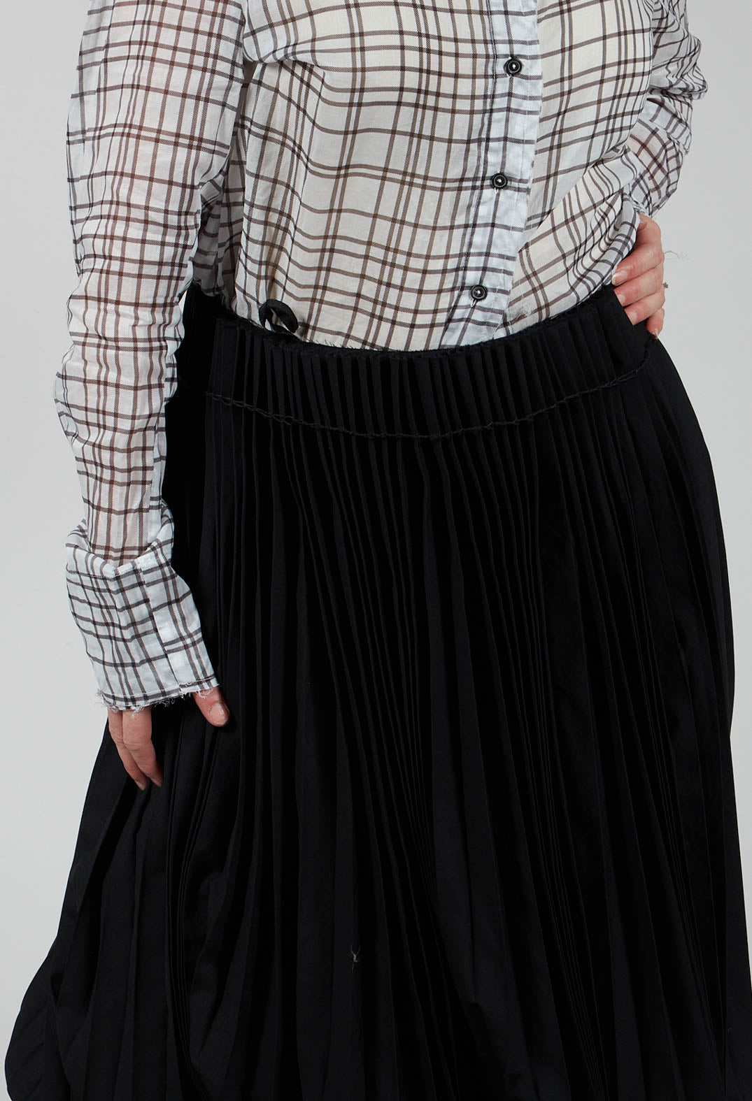 Black Pleated Skirt in Fine Virgin Wool