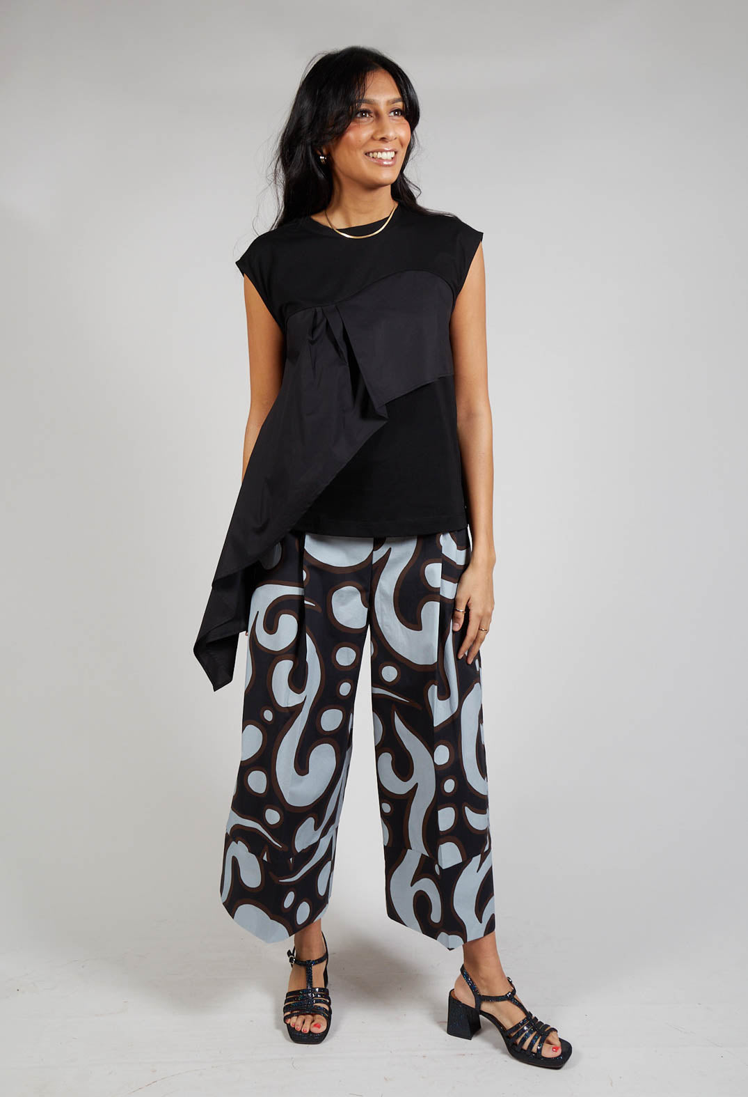 Asymmetric Cut Top in Black