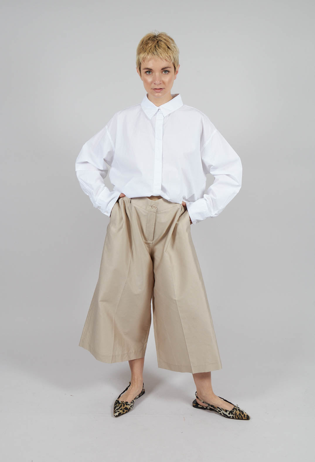 Cropped Wide Leg Trousers in Champagne