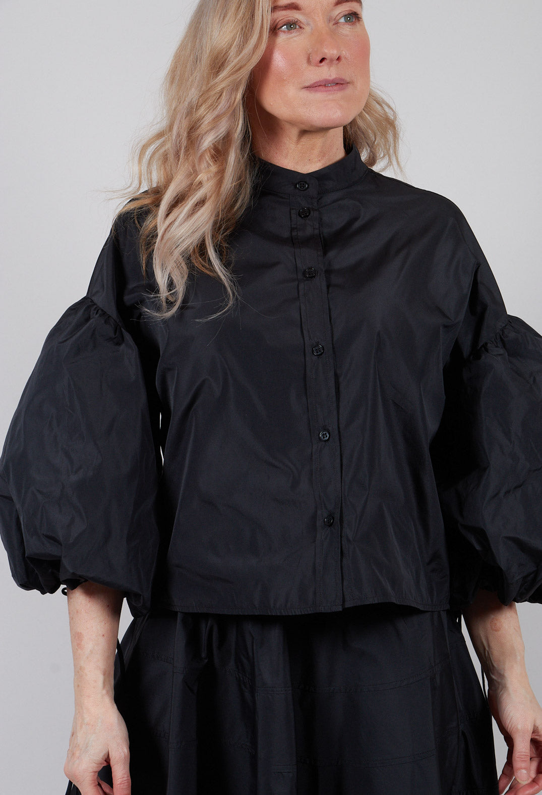 Balloon Sleeve Shirt in Nero