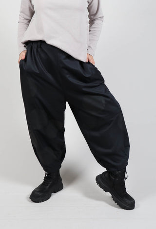 Balloon Trousers in Black