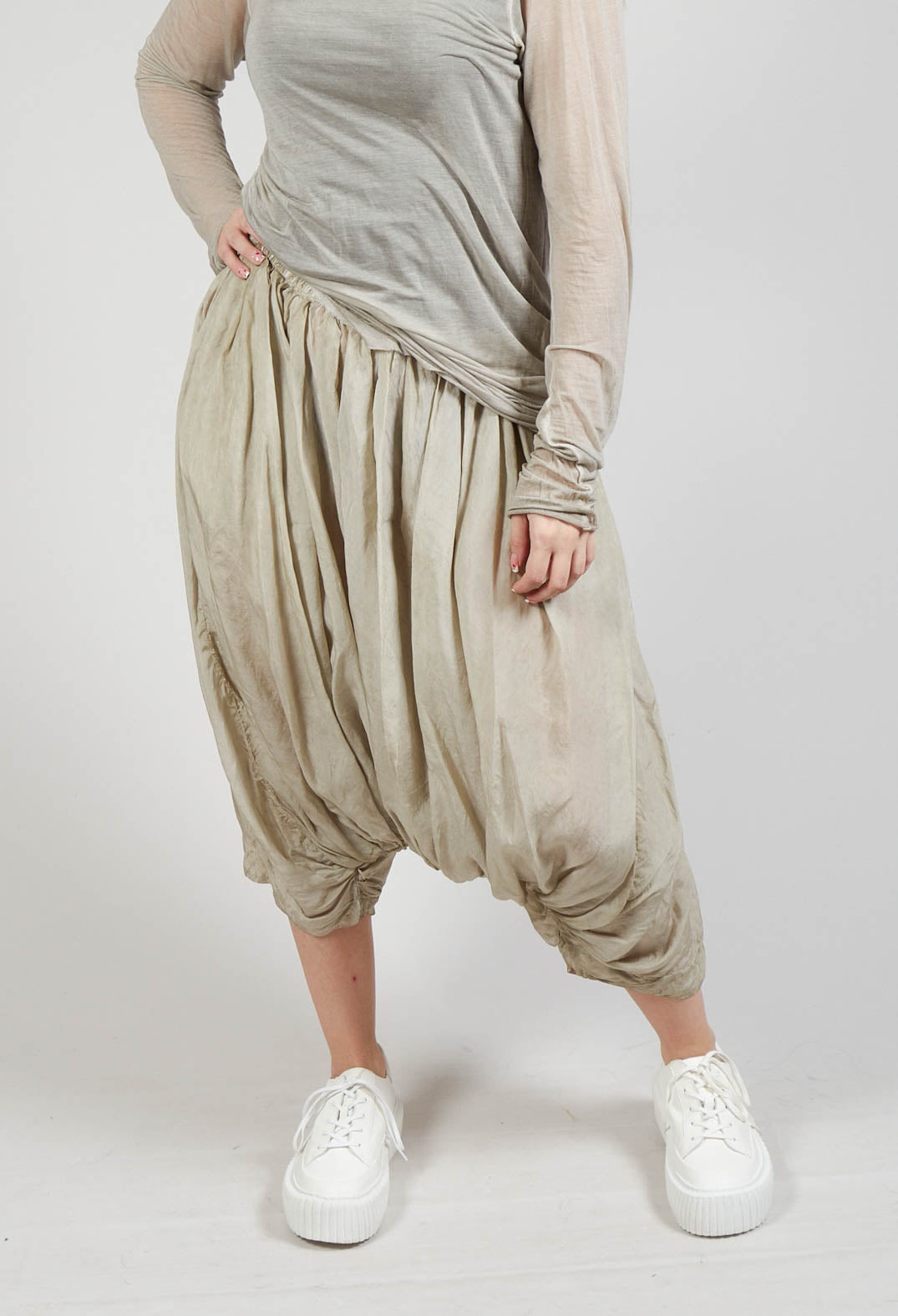 Balloon Trousers in Straw Cloud