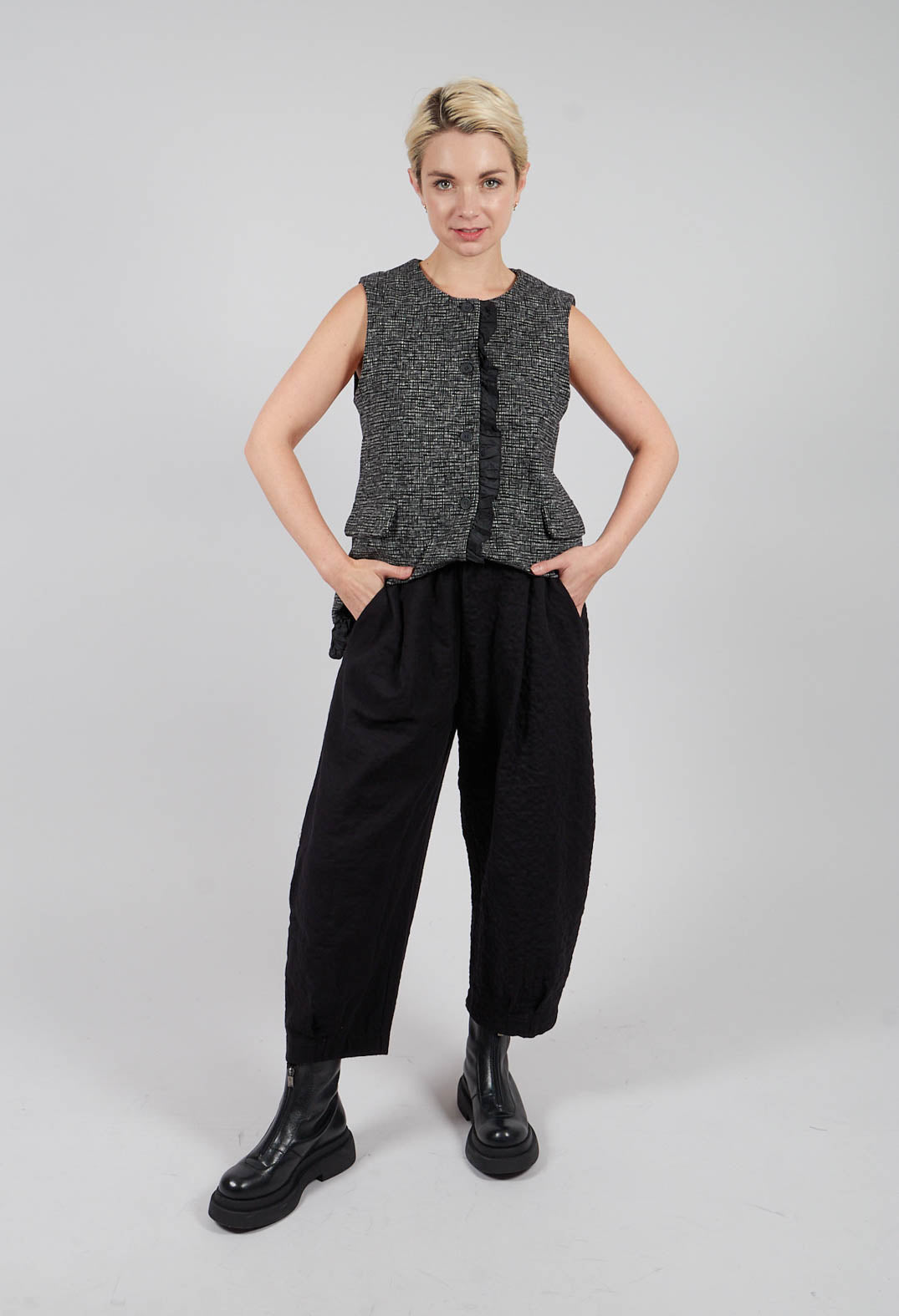 Bian SU Plain Trousers in Nero