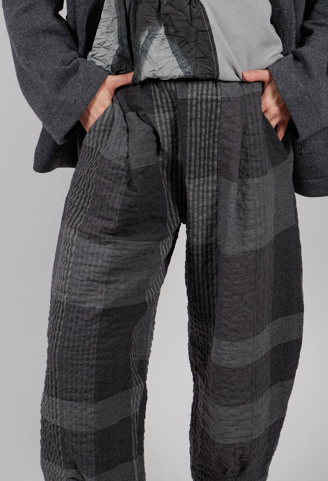 Bianco S Tsant Check Trousers in Antracite