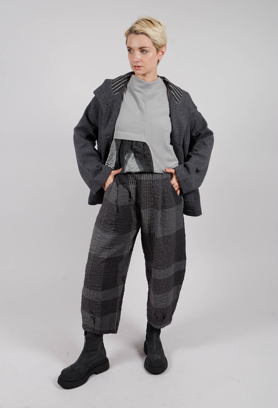 Bianco S Tsant Check Trousers in Antracite