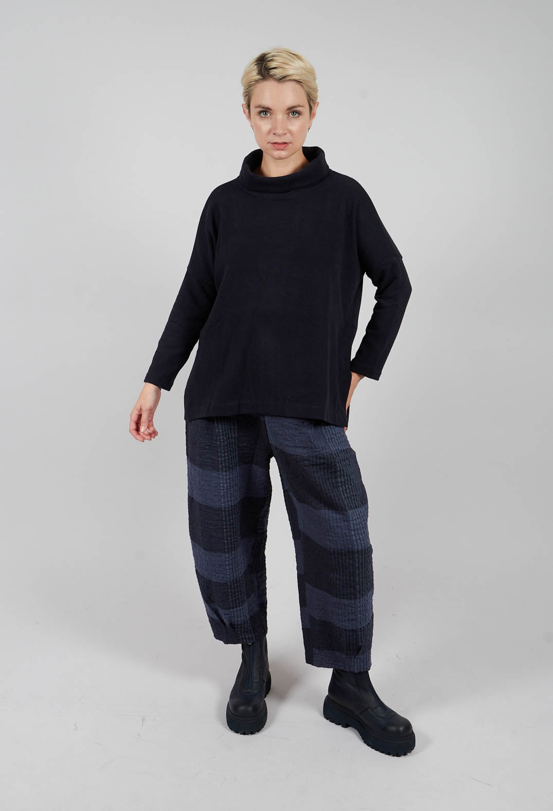 Bianco S Tsant Check Trousers in Notte