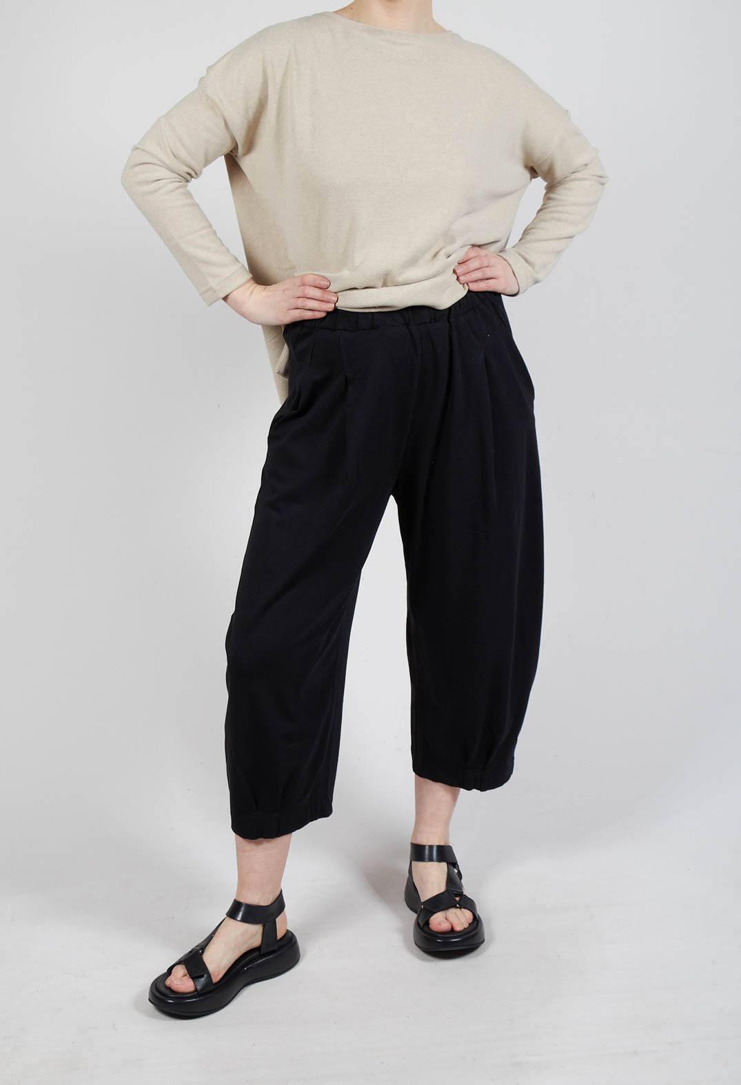 Bianco U Trousers in Nero