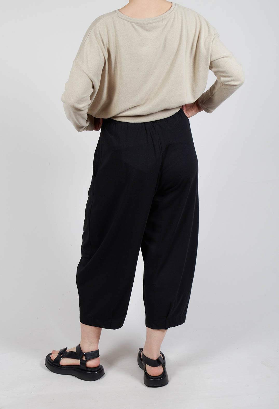 Bianco U Trousers in Nero