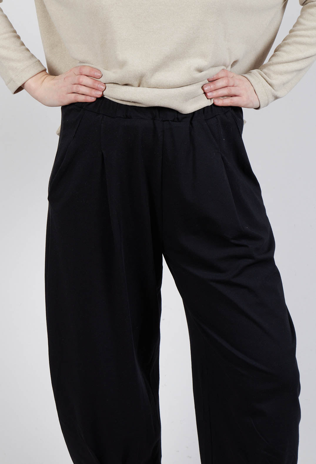 Bianco U Trousers in Nero